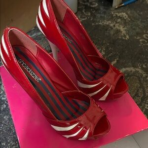 Shoe Dazzle Bold Red and White Peep Toe Heels